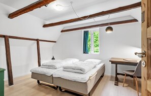 3 bedrooms, travel crib, free WiFi