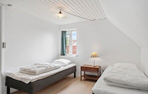 3 bedrooms, travel crib, free WiFi - 3 bedroom lovely home in Ulfborg (Ulfborg)