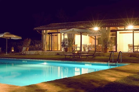 Seasonal outdoor pool