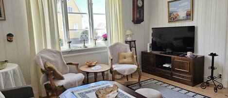 TV, DVD player