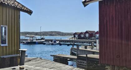 West Coast house 50m from the harbor in Edshultshall | SE09108