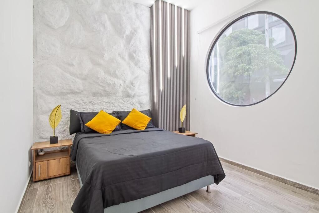 6 bedrooms, iron/ironing board, free WiFi, bed sheets