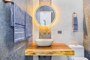 Unclassified image, 4 of 42, button