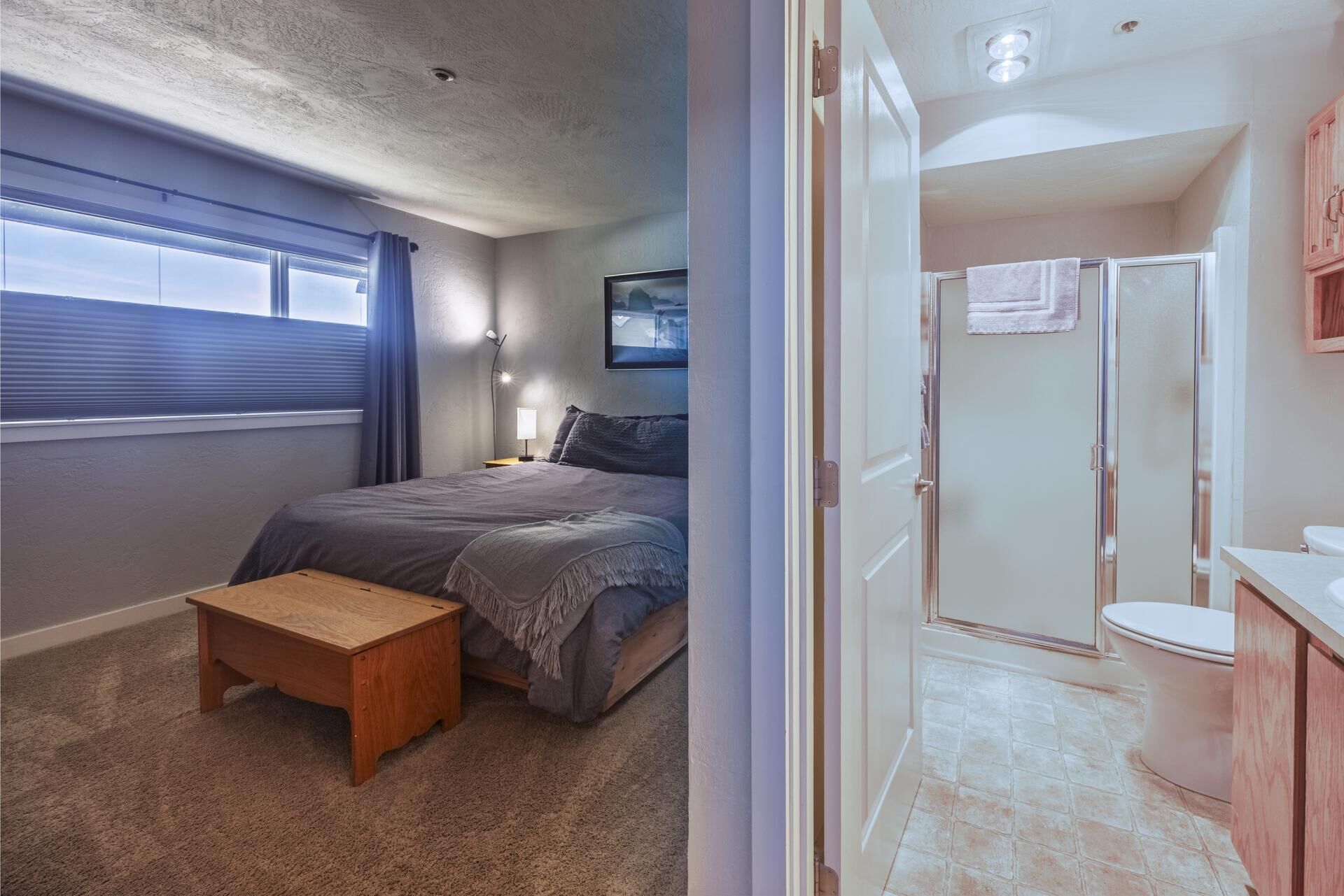 2 bedrooms, desk, iron/ironing board, travel crib