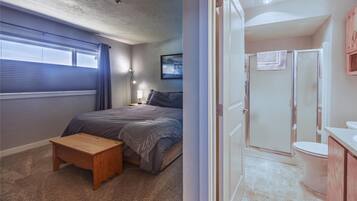 2 bedrooms, desk, iron/ironing board, travel crib