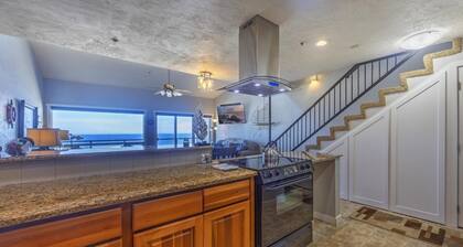 Oceanfront Condo: Panoramic Views, Jacuzzi, Romantic Nye Beach Getaway Newport
