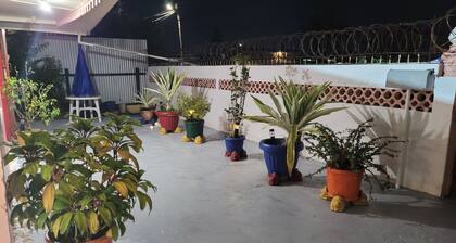 Conveniently located 2-bedroom apartment in Campbelville,Georgetown with WiFi,AC