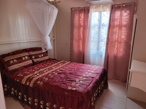 2 bedrooms, iron/ironing board, free WiFi, bed sheets - Conveniently located 2-bedroom apartment in Campbelville,Georgetown with WiFi,AC (Georgetown)