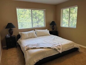 3 bedrooms, iron/ironing board, WiFi, bed sheets - Stay at The Hideaway, a spacious home on a secluded, wooded acre in in Sandpoint (Sandpoint)
