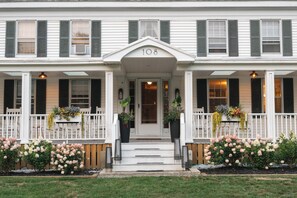 Exterior detail - Charming waterfront 9-bedroom historic estate in Harpswell (Harpswell)