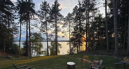 Lake House Retreat on Beautiful Fence Lake, 2-Bedroom with WiFi, AC