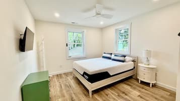 House, Multiple Beds, Kitchen, City View (RODNEY STREET 110) | 5 bedrooms, individually decorated, individually furnished