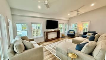 House, Multiple Beds, Kitchen, City View (RODNEY STREET 110) | Living area