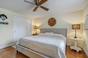 Hus - flere senge - køkken - udsigt til have (ST LOUIS STREET 24) | 3 soveværelser, individuelt design, individuel indretning