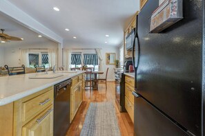 Casa, várias camas, cozinha, vista para o jardim (ST LOUIS STREET 24) | Cozinha privada | Cafeteira/chaleira