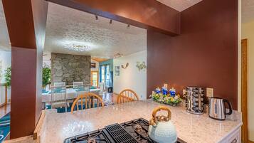 Micro-ondes, four, plaque de cuisson, lave-vaisselle