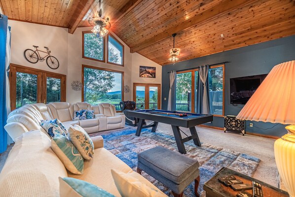 Smart TV, fireplace - Panorama Point - Sauna, hot tub, home theater (Davis)