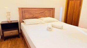 Ferros/tábuas de passar roupa, Wi-Fi, roupa de cama