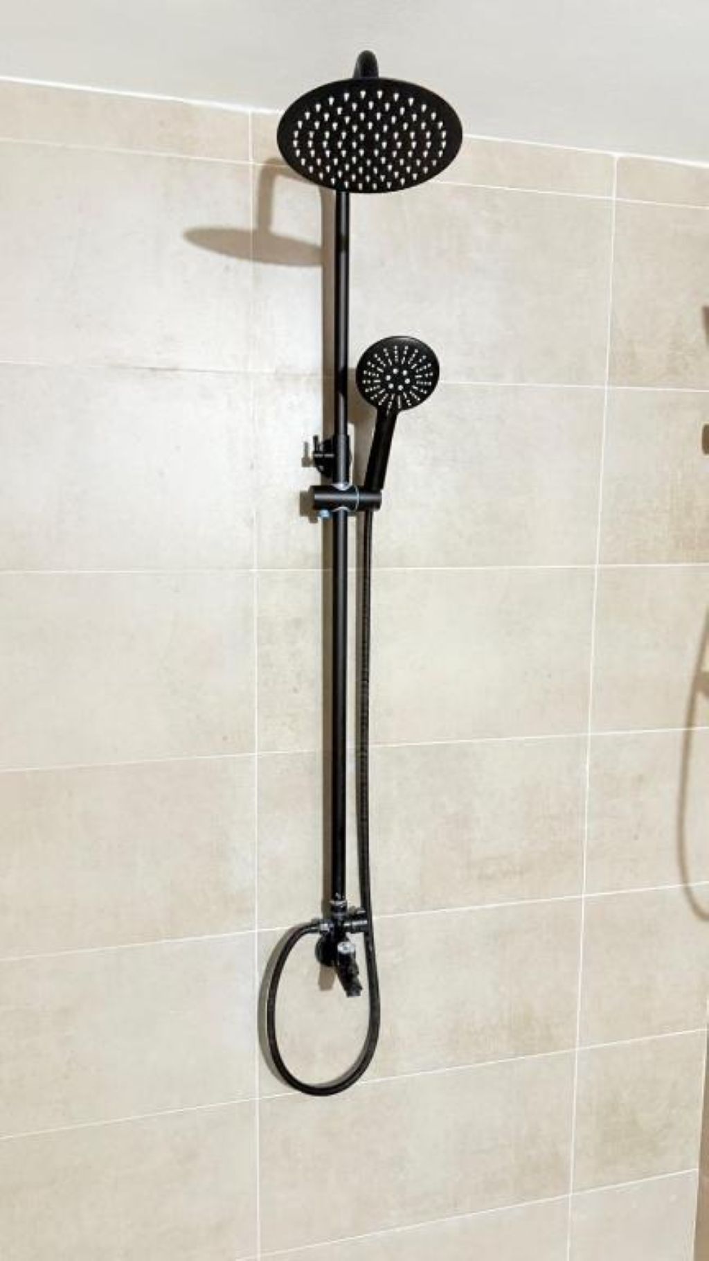 Dutxa, assecador de cabells, sabó i paper higiènic 