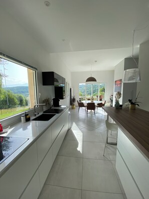 Private kitchen - Comfortable house at the foot of the Vercors (Claix)