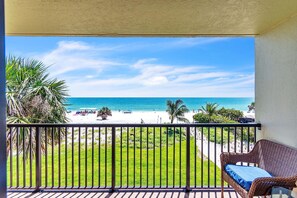 LÀgenhet - flera sÀngar (Land's End 11-306 Beach Front - Premi) | BoendeomrÄde