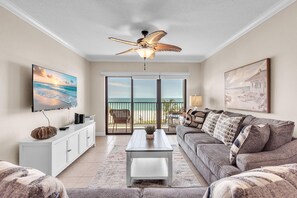 Condo, Multiple Beds (Land's End 11-306 Beach Front - Premi) | Living area