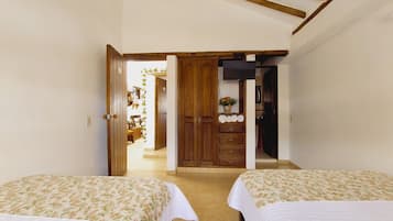 Classic Quadruple Room | Free WiFi