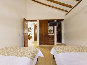 Classic Quadruple Room | Free WiFi