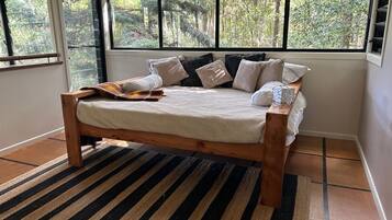 1 habitación, tabla de planchar con plancha, wifi gratis y ropa de cama
