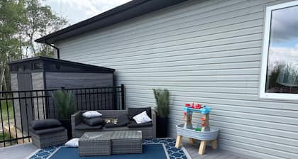 Large Family Oriented Home- escape from the city and enjoy the SK countryside!