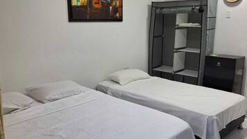 1 habitación, wifi y ropa de cama