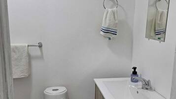 Toallas, jabón, papel de baño