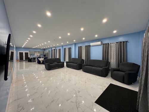 4-bedroom house in nice Georgetown with WiFi, AC. Enjoy your stay