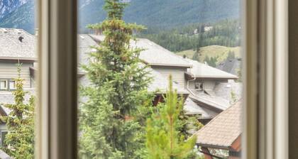 Cozy King Suite | Sleeps 4 • Balcony • Hot Tub