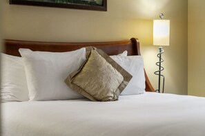 2 bedrooms, desk, WiFi, bed sheets