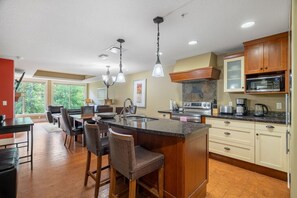 冰箱、微波炉、烤箱、炉灶