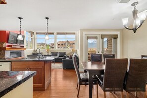 Interior - Mountain View Escape: BBQ, Balcony, Resort Access (Canmore)