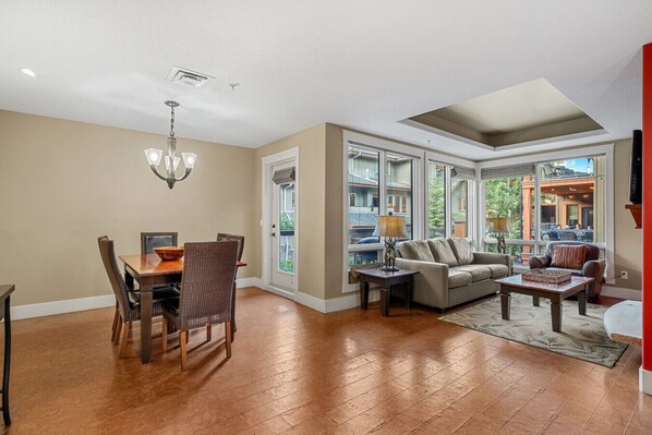 Télévision, cheminée