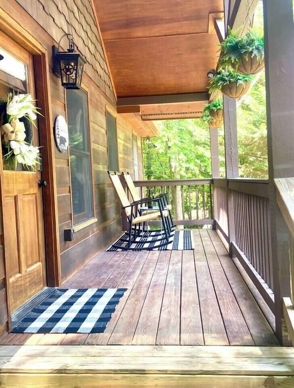Terrace/patio - Private Views / Decks/ 1 Mile from Gate / 8 Mins to Wineries, Private Views/Decks/1 mile to gate/Win... (Ellijay)