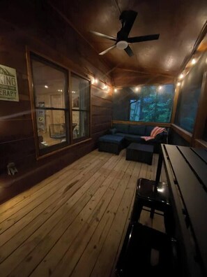 Interior - Private Views / Decks/ 1 Mile from Gate / 8 Mins to Wineries, Private Views/Decks/1 mile to gate/Win... (Ellijay)