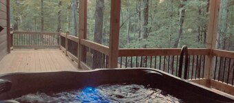 Private Views/Decks/1 Mile from Gate/8 Mins to Wineries/Hot Tub