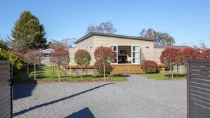 Exterior - Red Robin, Martinborough (Martinborough)