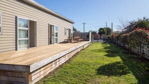 Outdoor dining - Red Robin, Martinborough (Martinborough)