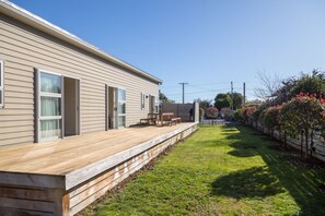 Outdoor dining - Red Robin, Martinborough (Martinborough)