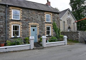 Exterior - Bro Deg – Your Cosy Cottage Getaway in Moylegrove (Cardigan)