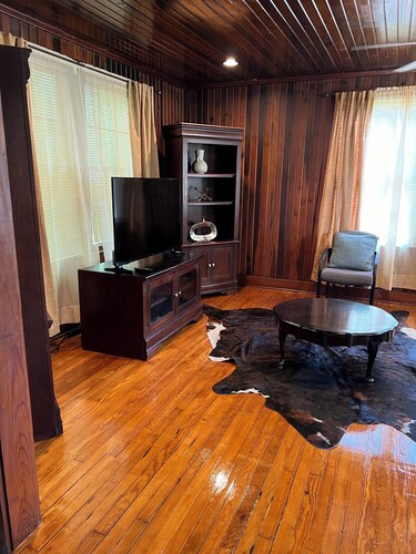 JD's Battle House Bungalow