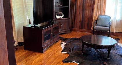 JD's Battle House Bungalow