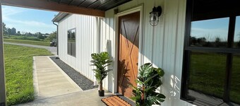 DairyLand - A Private Getaway on 16 acres next door to Dairy Farm with EV Hookup