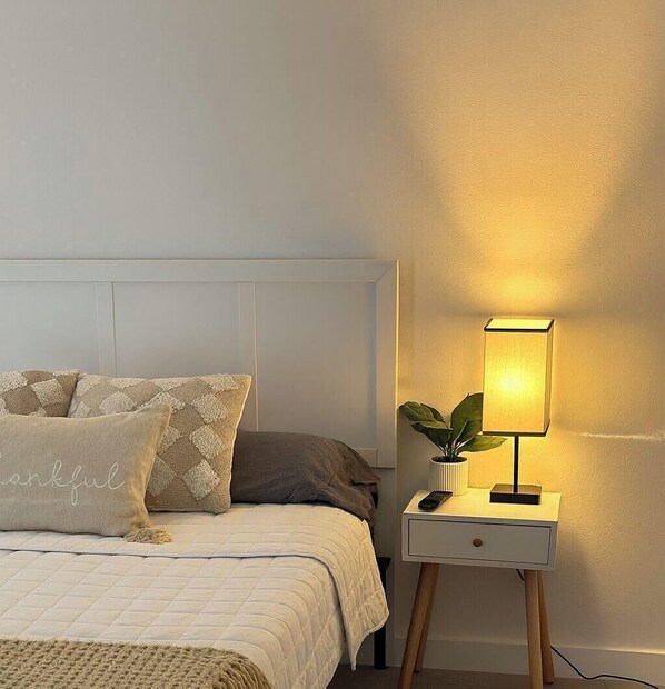 6 slaapkamers, een strijkplank/strijkijzer, wifi, beddengoed