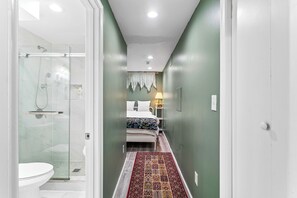 Dusche, Handtücher, Seife, Toilettenpapier